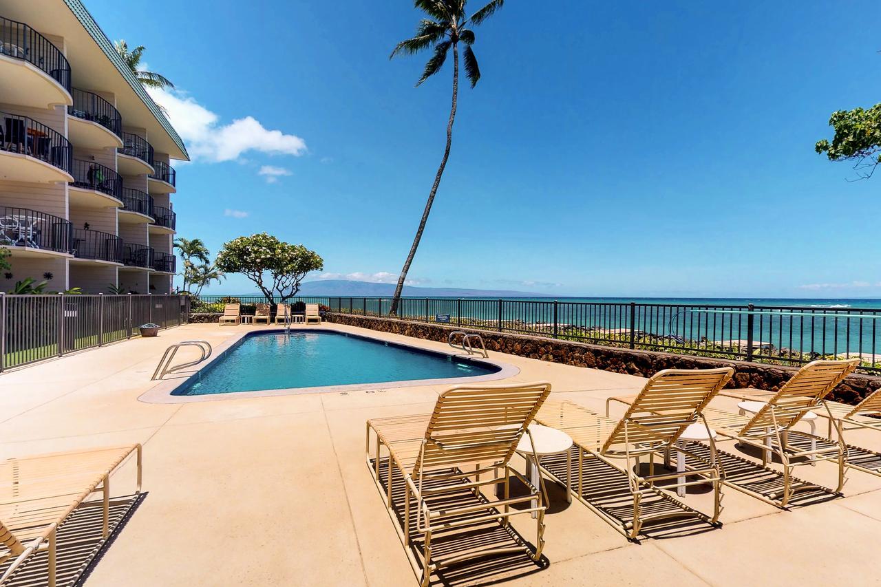 Kahana Reef Oceanfront Condos Экстерьер фото